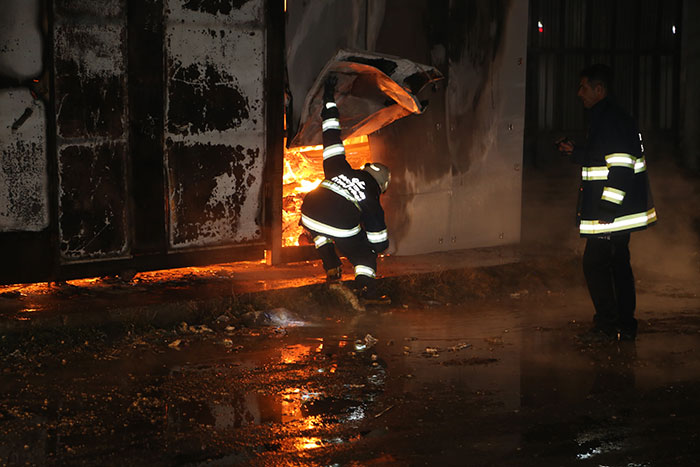 Eskişehir'de Mobilya atölyesi alev alev yandı