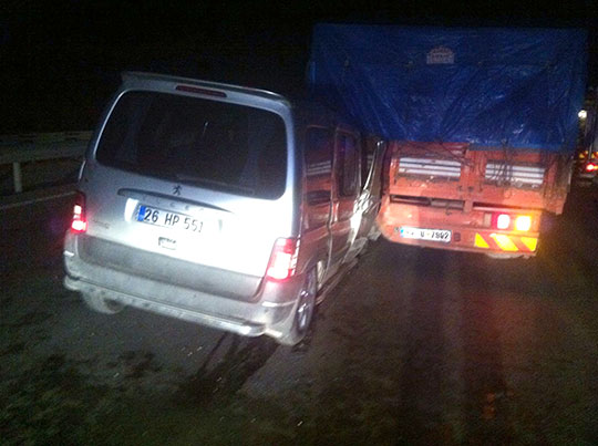 Eskişehir'de feci kaza: 1 ölü, 2 yaralı