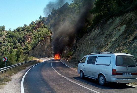 Eskişehir'de otomobil alev alev yandı!