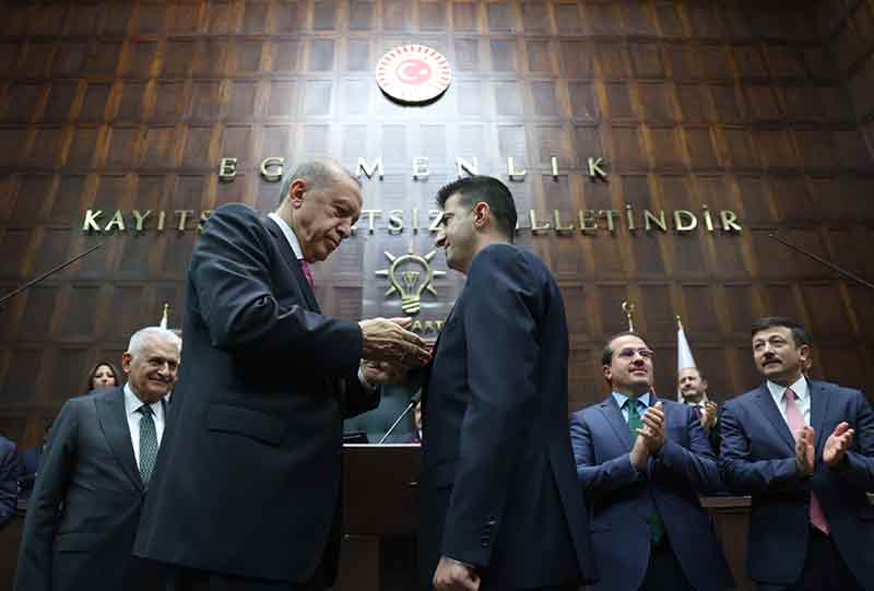 Erdoğan, Mehmet Ali Çelebi'ye de rozet taktı 19.10.2022