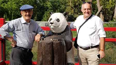 Yılmaz Büyükerşen - Ali Baş - Panda heykeli