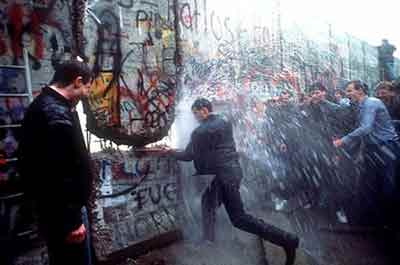 Berlin duvarı yıkılıyor 03 02 2020