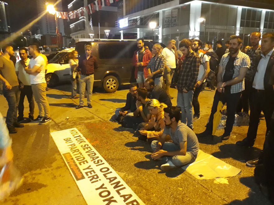 CHP Genel Merkezinde oturma eylemi