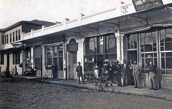 Eskişehir tarihi fotoğraf: Sakarya Caddesi 1930