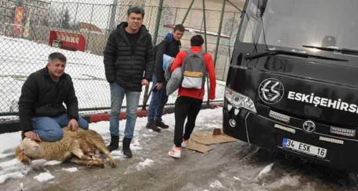 Eskişehirspor tesislerinde kurban kesildi 4.2.2023