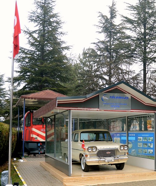 Türkiye'nin ilk yerli otomobili "Devrim", imal edildiği 1961 yılından bugüne ilgi odağı olmayı sürdürürken, yeni sergilendiği müzede 105 bin kişi tarafından ziyaret edildi.
