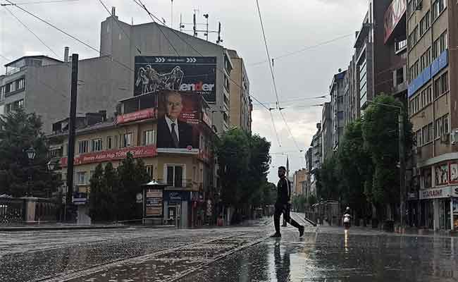 Meteoroloji Genel Müdürlüğü 3. Bölge Müdürlüğü’nün tahminleri sonrasında Eskişehir'de gök gürültülü sağanak yağış etkili oldu.