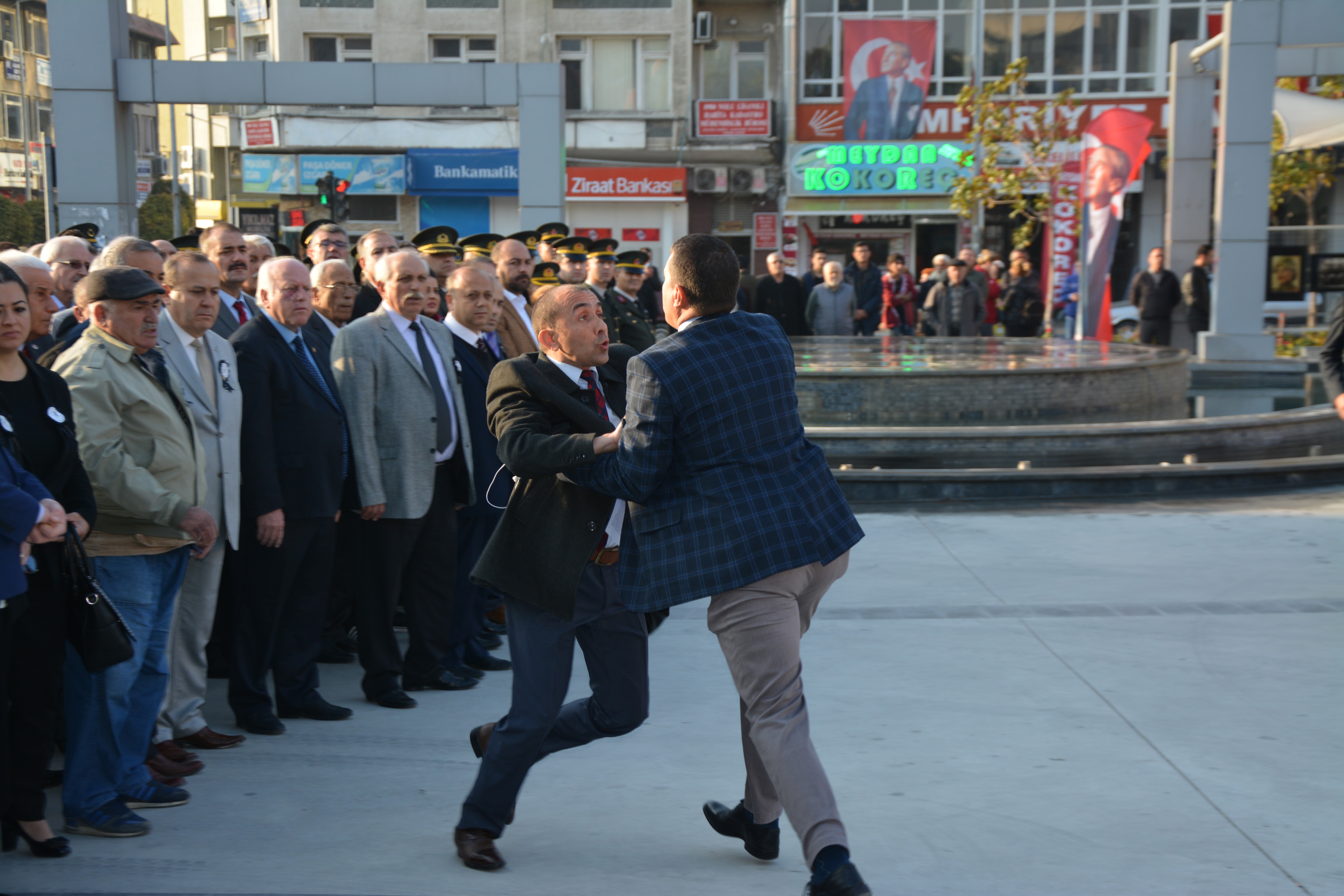 Türkiye Cumhuriyeti'nin kurucusu Mustafa Kemal Atatürk ebediyete intikalinin 79. yılında ülke genelinde olduğu gibi Aydın'ın Söke ilçesinde de düzenlenen törenle anıldı. 