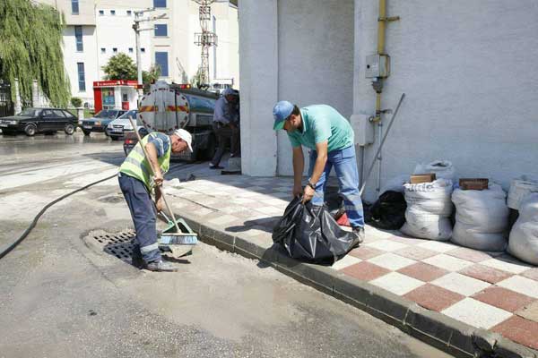 Odunpazarı Belediyesi Temizlik İşleri Müdürlüğü ekipleri ‘Daha Temiz ve Yaşanabilir Odunpazarı’ parolasıyla cadde ve sokakları her gün temizliyor. Çalışmalar kapsamında 11 ayda 12 bin 33 ton çöp toplandı