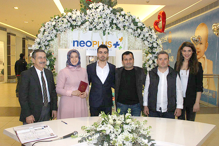 JLL Türkiye tarafından yönetilen NeoPlus Outlet ile Tepebaşı Belediyesi işbirliğinde hazırlanan nikah töreniyle 14 çift mutluluğa ‘Evet’ dedi. 