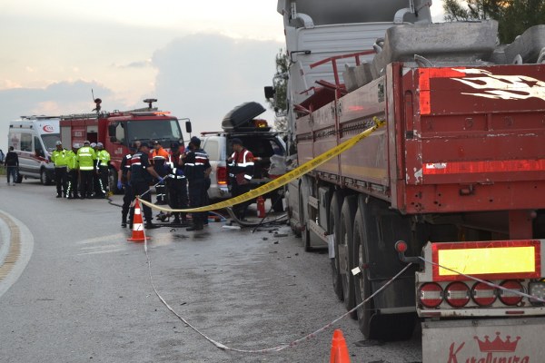 Kazaya karışan araçların kaza yerinden çekildikten sonra trafik normale dönerken, merhumun Bağlan'ın cenazesi Bilecik Devlet Hastanesine morguna kaldırıldı. 