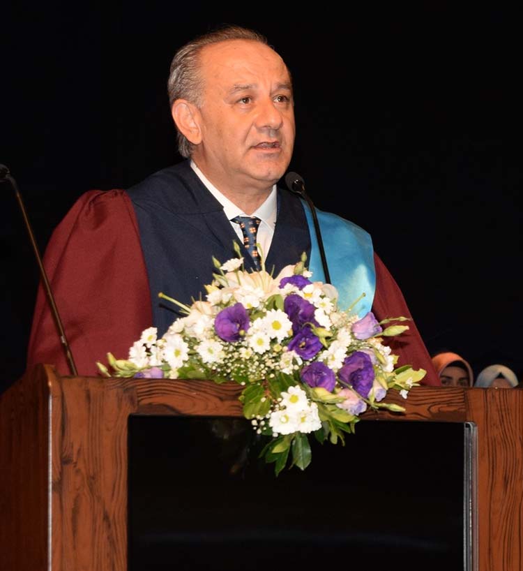 Eskişehir Osmangazi Üniversitesi (ESOGÜ) Diş Hekimliği Fakültesi, 2018 yılı mezunlarını törenle uğurladı.