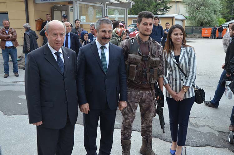 Türk Silahlı Kuvvetlerinin (TSK) Afrin’de yürüttüğü Zeytin Dalı Harekatı’na destek olmak için Eskişehir’den Afrin’e giden Polis Özel Harekat (PÖH) ekibi geri döndü. 
