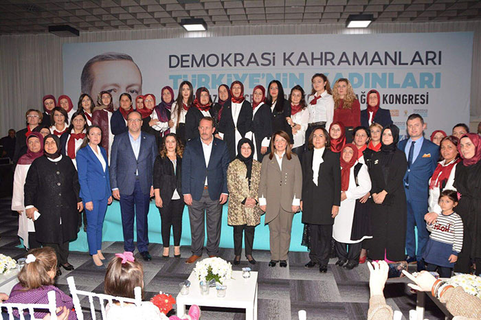 AK Parti Odunpazarı Kadın Kolları Dördüncü İlçe Kongresi gerçekleştirildi. Esma Çakır Eserkaya yeniden Odunpazarı Kadın Kolları İlçe Başkanlığı’na seçildi.