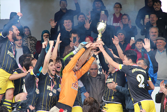 Fenerbahçeli Futbolcu Alper Potuk'unda alt yapısından yetiştiği Çiftelerspor, Süper Amatör Ligi’nde şampiyonluğunu ilan etti. 