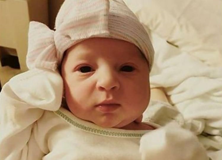 Doktorların kullandıkları embriyo ise tam 24 yıl önce dondurulmuştu.  Başarılı bir tedaviyle bebek sahibi olan çift, çocuklarına Emma adını verdi.