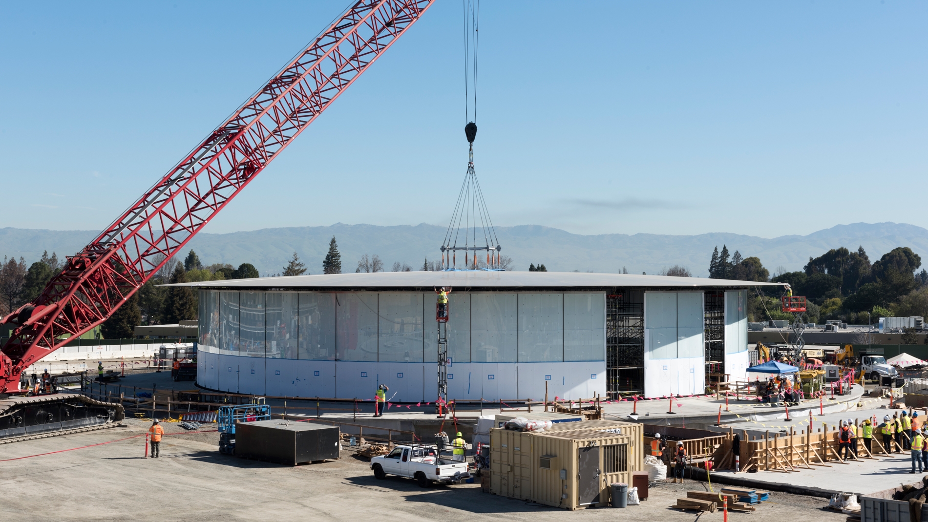 Apple'ın uzay gemisi şekline sahip yeni merkezinin yüzde 33'ü tamamlandı. Cnn Türk