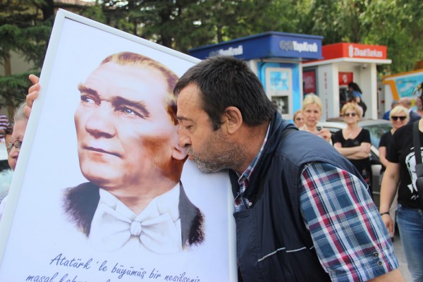 Gazi Mustafa Kemal Atatürk’ün ilk Eskişehir ziyaretinin 99’uncu yıl dönümü kapsamında, Odunpazarı Belediyesi tarafından yürüyüş düzenlendi.