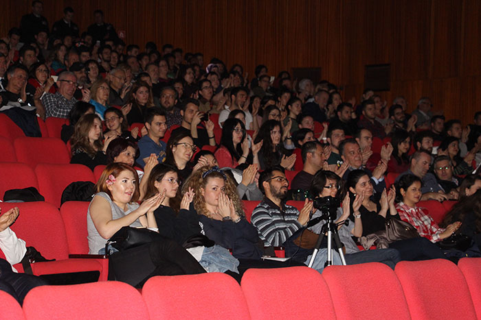 'Azerbaycan Şarkıları Konseri' isimli etkinlik, Anadolu Üniversitesi Atatürk Kültür ve Sanat Merkezi Opera ve Bale Salonunda gerçekleştirildi. Girişlerin ücretsiz olduğu konseri, Anadolu Üniversitesi öğretim üyelerinden öğrencilere kadar birçok müziksever takip etti.