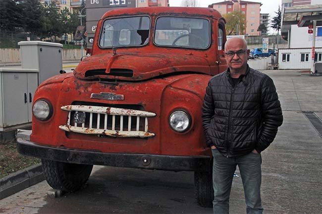 Eskişehir’de, baba yadigârı kamyonu yıllardır arayan Atilla Çetinkaya mutlu sona ulaştı. 