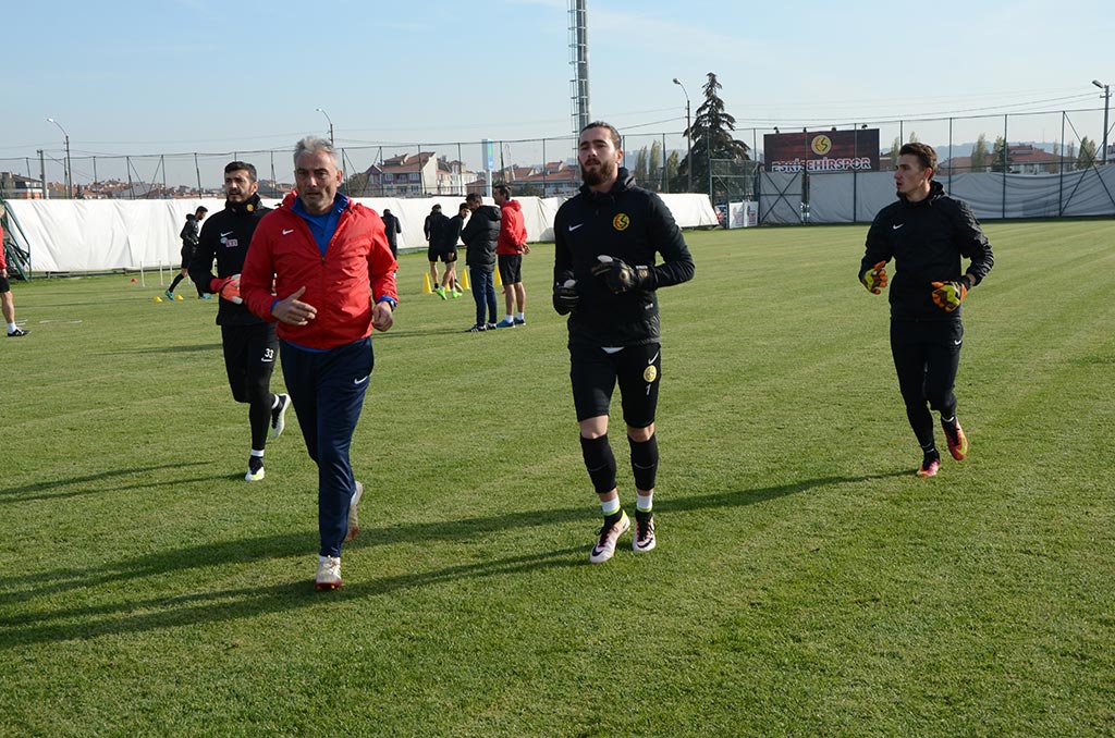 Eskişehirspor'u ziyaret eden Odunpazarı Belediye Başkanı Kazım Kurt, takımın destekçisi olmaya devam edeceklerini söyledi. 