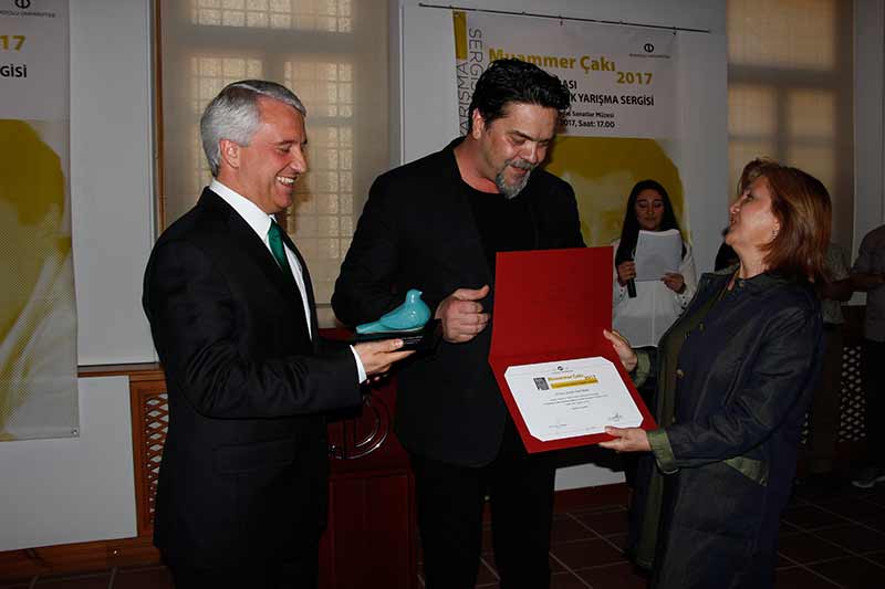 Eskişehir Anadolu Üniversitesi Çağdaş Sanatlar Müzesi, bu sene 10'uncusu düzenlenen Uluslararası Muammer Çakı Öğrenci Seramik Yarışması'na ev sahipliği yaptı. Yarışmanın ödül törenine Anadolu Üniversitesi'nin eski öğrencilerinden ünlü sanatçı Beyazıt Öztürk de katıldı. 