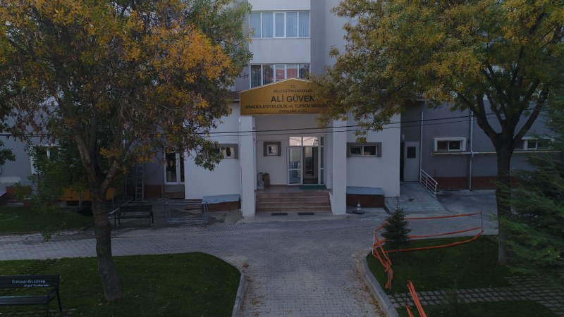 Eskişehir Ali Güven Meslek ve Teknik Anadolu Lisesi, 2017 yılında çoğu işletmeyi geride bırakarak tam 1 milyon 490 bin 458 lira ciro yaptı. 