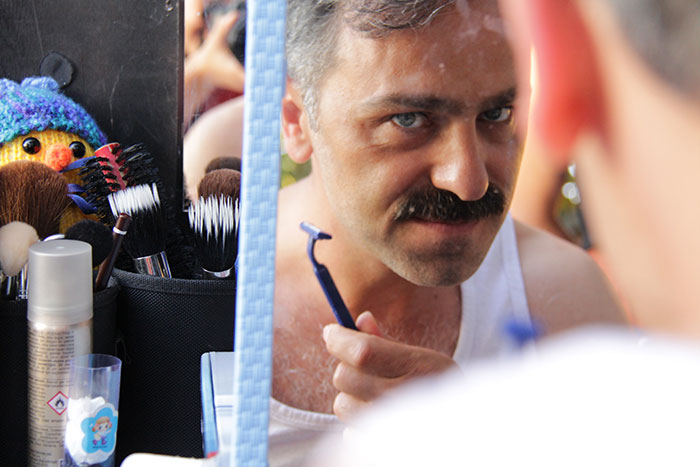 Yönetmenliğini Vuslat Saraçoğlu’nun yaptığı, yerli ve yabancı festivallerde izleyiciyle buluşması amaçlanan ‘Borç’ filminin çekimleri Eskişehir’de sürüyor. 