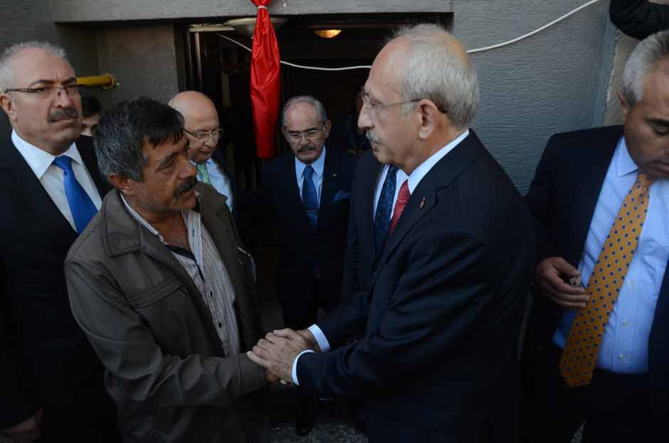Cumhuriyet Halk Partisi (CHP) Genel Başkanı Kemal Kılıçdaroğlu, bir takım ziyaretlerde bulunmak ve programlara katılmak üzere Eskişehir’e geldi. 