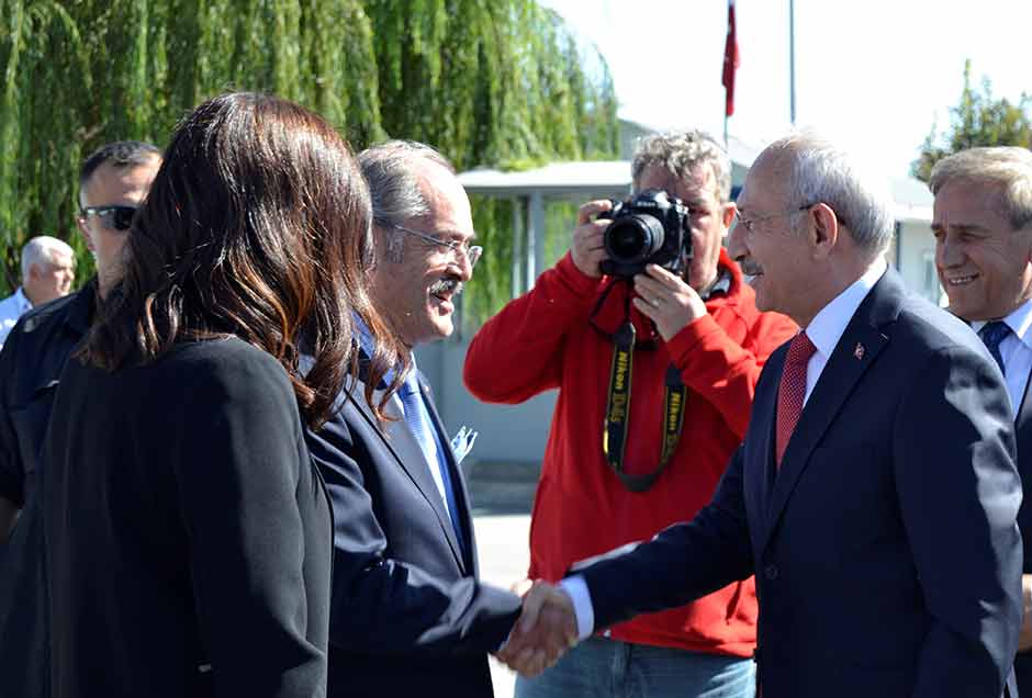 Cumhuriyet Halk Partisi (CHP) Genel Başkanı Kemal Kılıçdaroğlu, bir takım ziyaretlerde bulunmak ve programlara katılmak üzere Eskişehir’e geldi. 