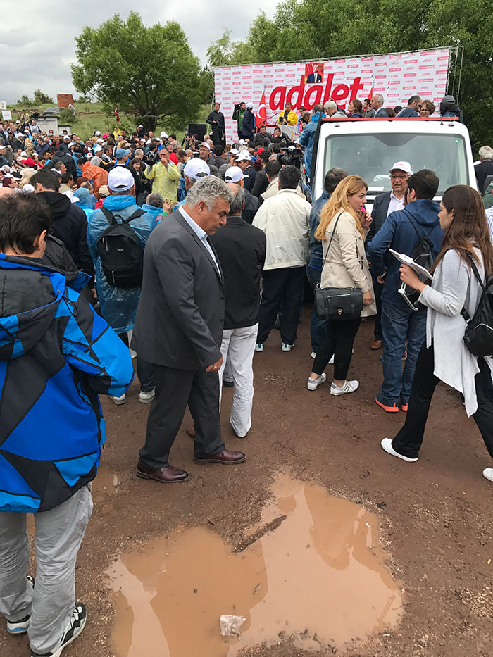 CHP Genel Başkanı Kemal Kılıçdaroğlu’nun başlattığı Adalet Yürüyüşü’nü takip ettim. Tepebaşı İlçe Örgütü’nün kaldırdığı otobüslerle gittim, Başkan Ahmet Ataç ile döndüm.