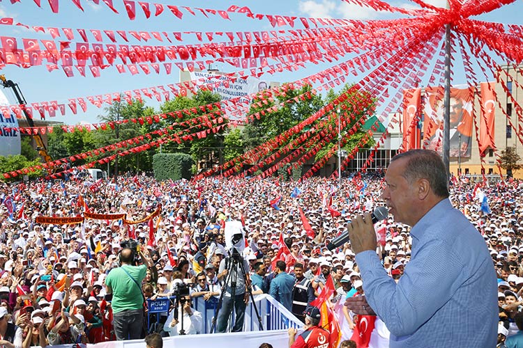 Eskişehir mitinginde halka hitap eden Cumhurbaşkanı Erdoğan, "Eskişehir'i Türk Dünyası 2019 eğitim başkenti ilan ediyoruz. Üniversiteleriyle ilköğretimden liseye kadar ülkemizin en önemli altyapısına sahip Eskişehir’e bu yakışırdı" dedi. 