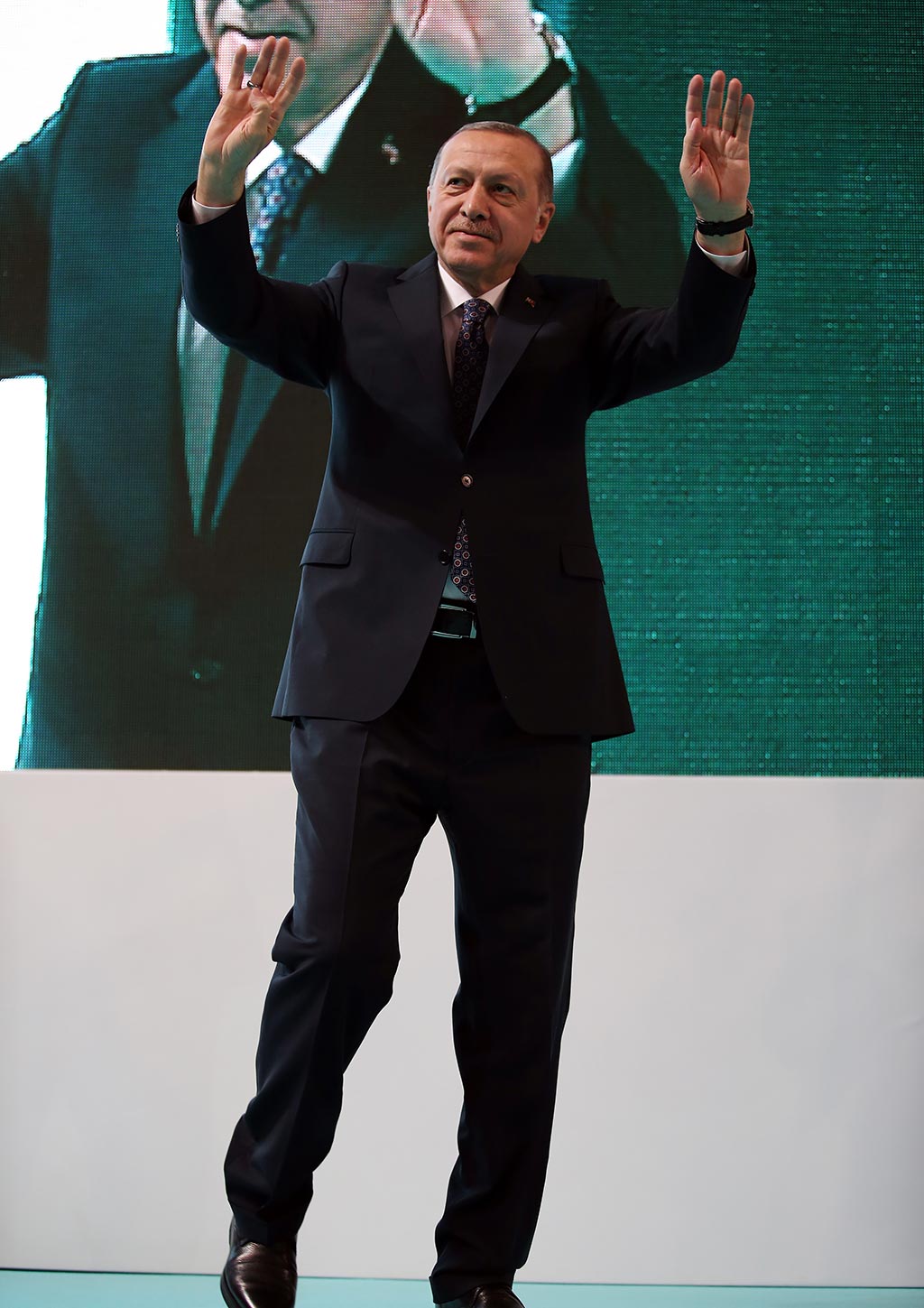 Cumhurbaşkanı ve AK Parti Genel Başkanı Recep Tayyip Erdoğan Partisinin il kongresine katılmak üzere Eskişehir'e geldi.