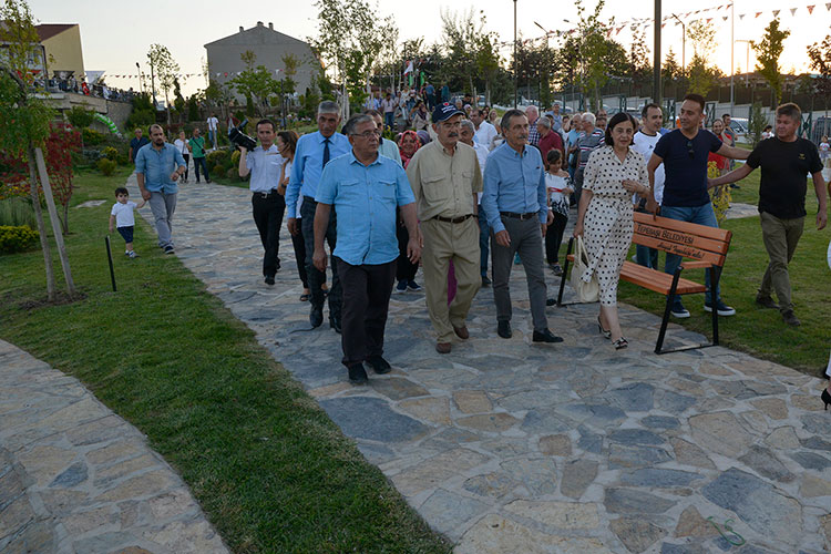 Tepebaşı Belediyesi tarafından 11 bin 860 metrekarelik alan üzerine kurulan Çamlıca Parkı ve Deneyimli Kafe’nin açılışı çok sayıda vatandaşın katılımı ile gerçekleştirildi.