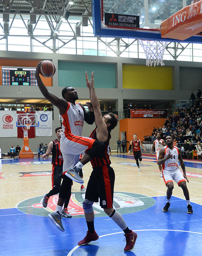 Eskişehir Basket, 2017’nin son karşılaşmasında dün deplasmanda Muratbey Uşak’ı 68-81 yenerek art arda 5’inci galibiyetini alarak taraftarlarına da güzel bir yeni yıl hediyesi verdi.