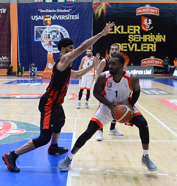 Eskişehir Basket, 2017’nin son karşılaşmasında dün deplasmanda Muratbey Uşak’ı 68-81 yenerek art arda 5’inci galibiyetini alarak taraftarlarına da güzel bir yeni yıl hediyesi verdi.