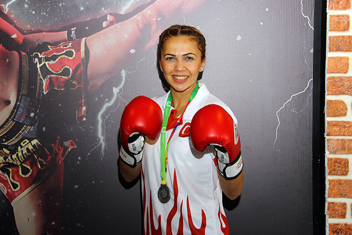Dünya ve Avrupa şampiyonlukları bulunan Eskişehirli milli sporcu Seda Duygu Aygün, doktorunun 'En az 5 hafta yürümemen gerekiyor' demesine rağmen katıldığı Dünya Oyunlarındaki kick boks branşında gümüş madalya kazandı. 