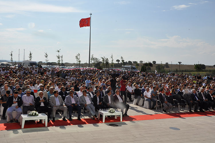 Kurucu Müdürlerinin Mehmet Otan ve Yiğit Şentürk olduğu ve Kütahya Yolu üzerinde bulunan Yeni Yol Okulları’nın kampüsü görkemli bir törenle açıldı.