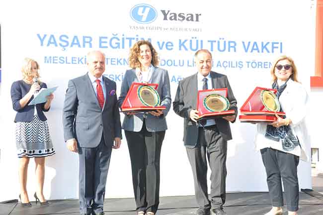 Eskişehir’in Yüksek Öğrenim Kurumları Sınavı ve Ortaöğretim Kurumları Sınavındaki başarılarının gurur verici olduğunu söyleyen Vali Çakacak, şöyle konuştu: 