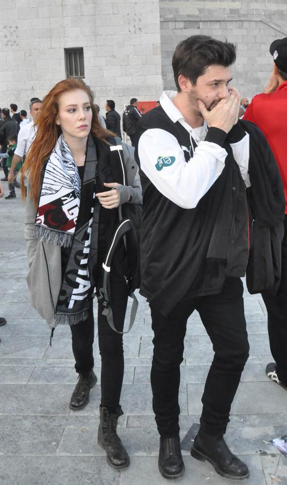 Yunus Özdiken'in fotoğrafları olay oldu  Yunus Özdiken'in bu açıklamaları Elçin Sangu ve Barış Arduç'un fanlarını kızdırdı.