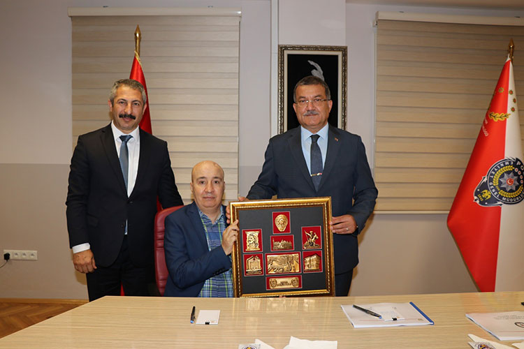Emniyet Genel Müdürü Celal Uzunkaya, Eskişehir İl Emniyet Müdürlüğünü ziyaret etti.