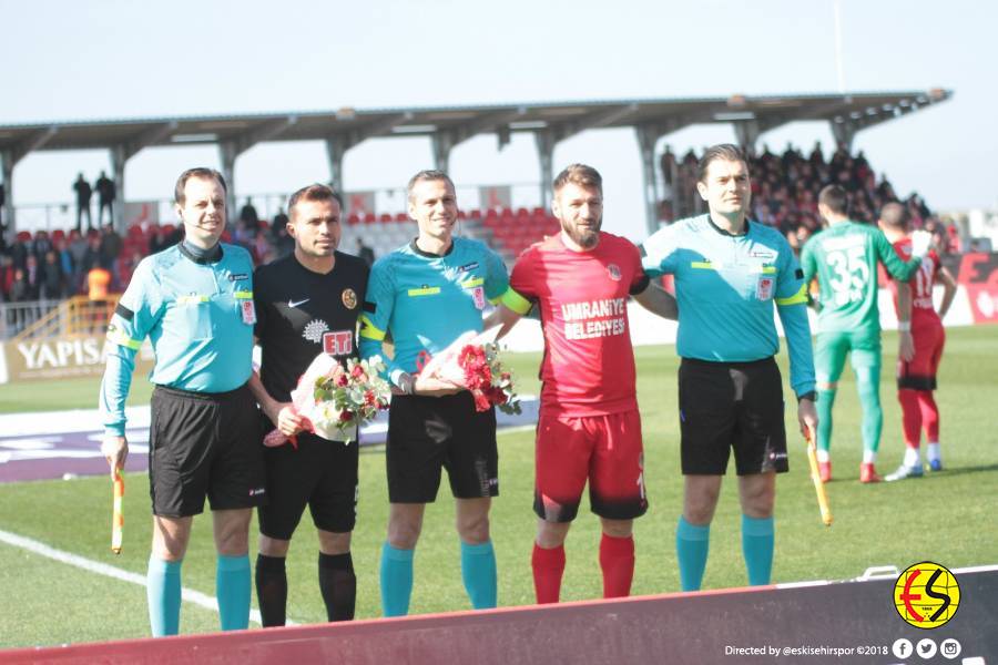 İşte Eskişehirspor ligin 22. Haftasında lider Ümraniyespor’u kendi sahasında 1-0 yendiği maçın fotoğrafları 