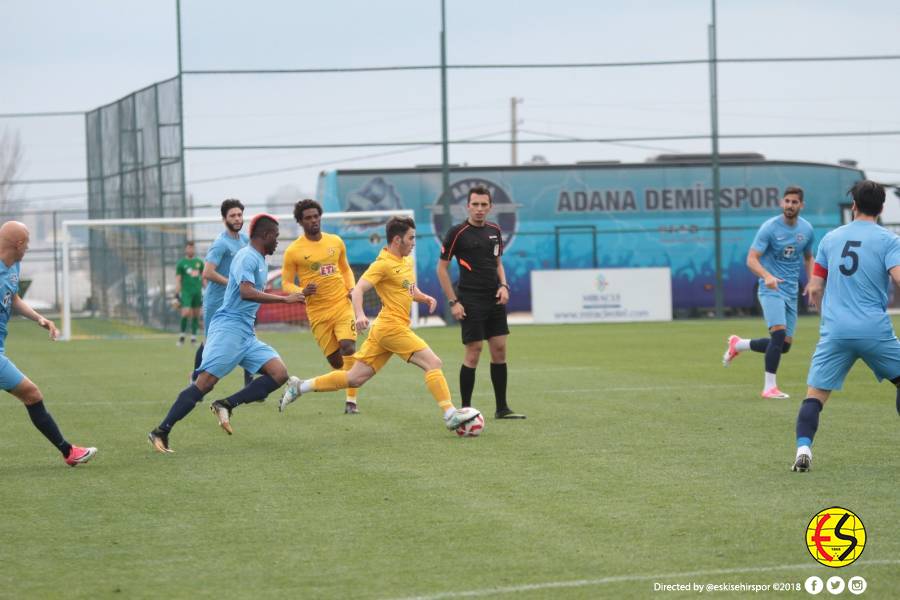 Eskişehirspor, üçüncü hazırlık maçında Adana Demirspor’a 1-0 mağlup oldu. Karşılaşmada, Adana Demirspor'un golünü 90+'da Atabey Çiçek kaydetti.
