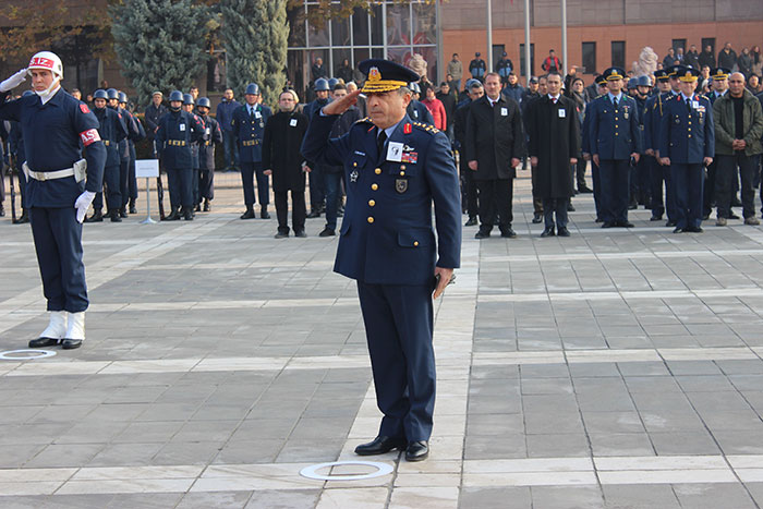 Eskişehir’de, Atatürk’ün ölümünün 79’uncu yıl dönümü münasebetiyle anma töreni düzenlendi. 