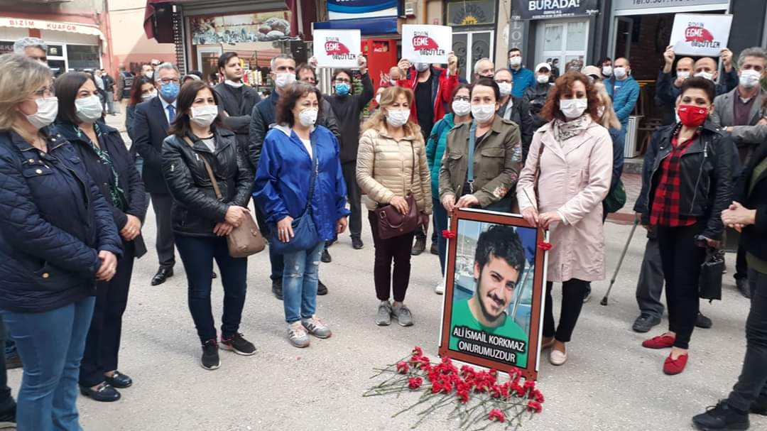 Eskişehir’de Gezi Eylemleri sırasında saldırıya uğrayıp tedavi gördüğü hastanede 38 gün sonra yaşamını yitiren Anadolu Üniversitesi İngilizce Öğretmenliği 1’inci sınıf öğrencisi Ali İsmail Korkmaz, saldırıya uğradığı Kurtuluş Mahallesi Sanayi Sokak’ta anıldı. 