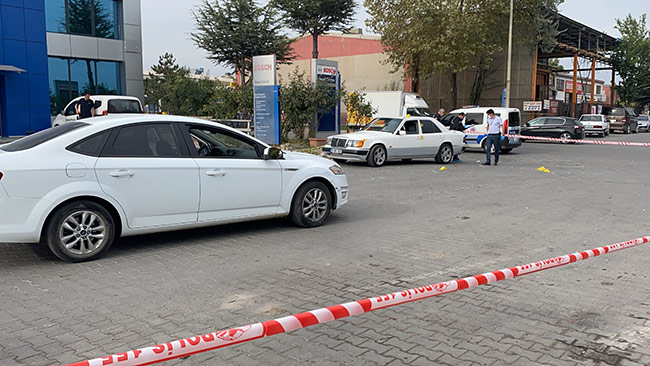 Yaralanan 4 kişi, olay yerine gelen 112 Acil Servis sağlık ekiplerince Eskişehir Şehir ve Yunus Devlet Hastanesine kaldırıldı. 
