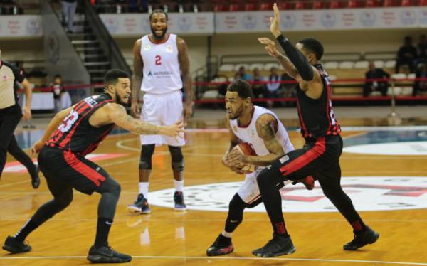 Eskişehir Basket solukları kesen maçta Gaziantep Basketbol'u iki uzatma sonucunda 118-119 mağlup etti.