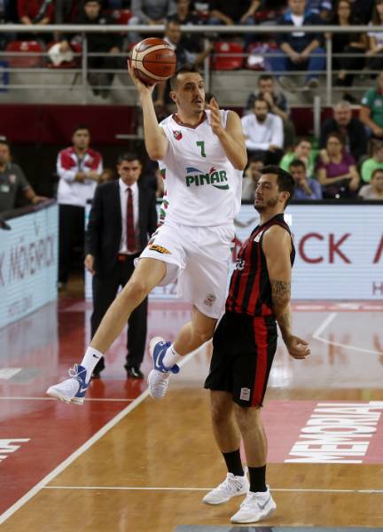 Tahincioğlu Basketbol Süper Ligi'nde 6'ncı hafta mücadelesinde temsilcimiz Eskişehir Basket, Pınar Karşıyaka'yı deplasmanda 74-70 yendi.
