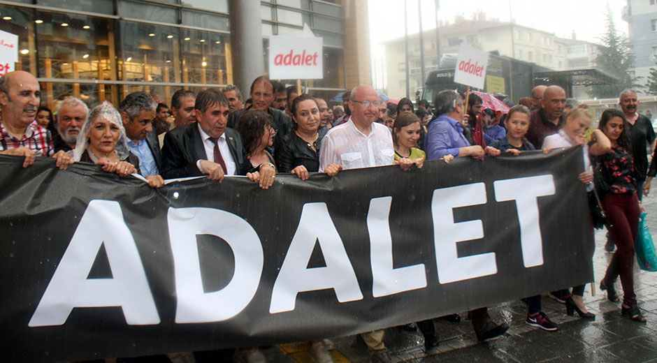 CHP Eskişehir İl Teşkilatı, Genel Başkanları Kemal Kılıçdaroğlu'nun, İstanbul Milletvekili Enis Berberoğlu'nun tutuklanmasının ardından aldığı İstanbul'a yürüyüş kararına destek verdi. 