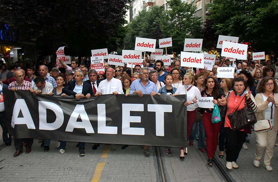 CHP Eskişehir İl Teşkilatı, Genel Başkanları Kemal Kılıçdaroğlu'nun, İstanbul Milletvekili Enis Berberoğlu'nun tutuklanmasının ardından aldığı İstanbul'a yürüyüş kararına destek verdi. 